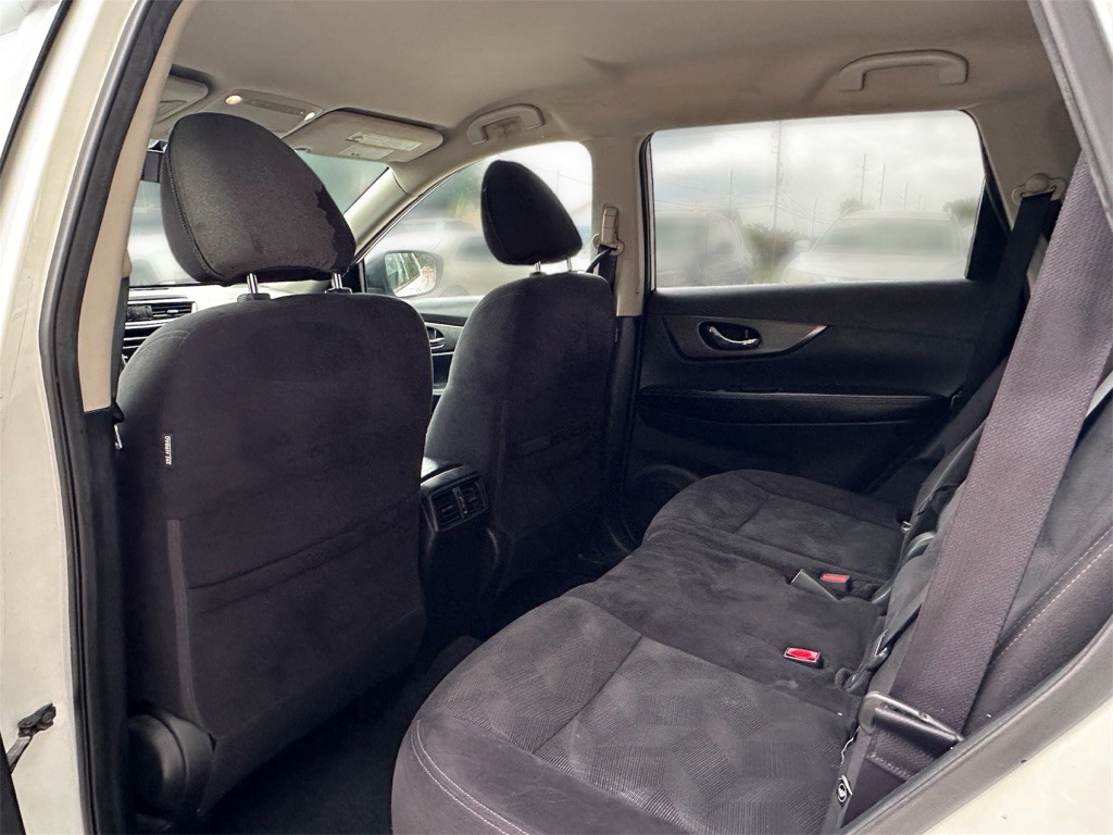 2015 Nissan Rogue Image 25