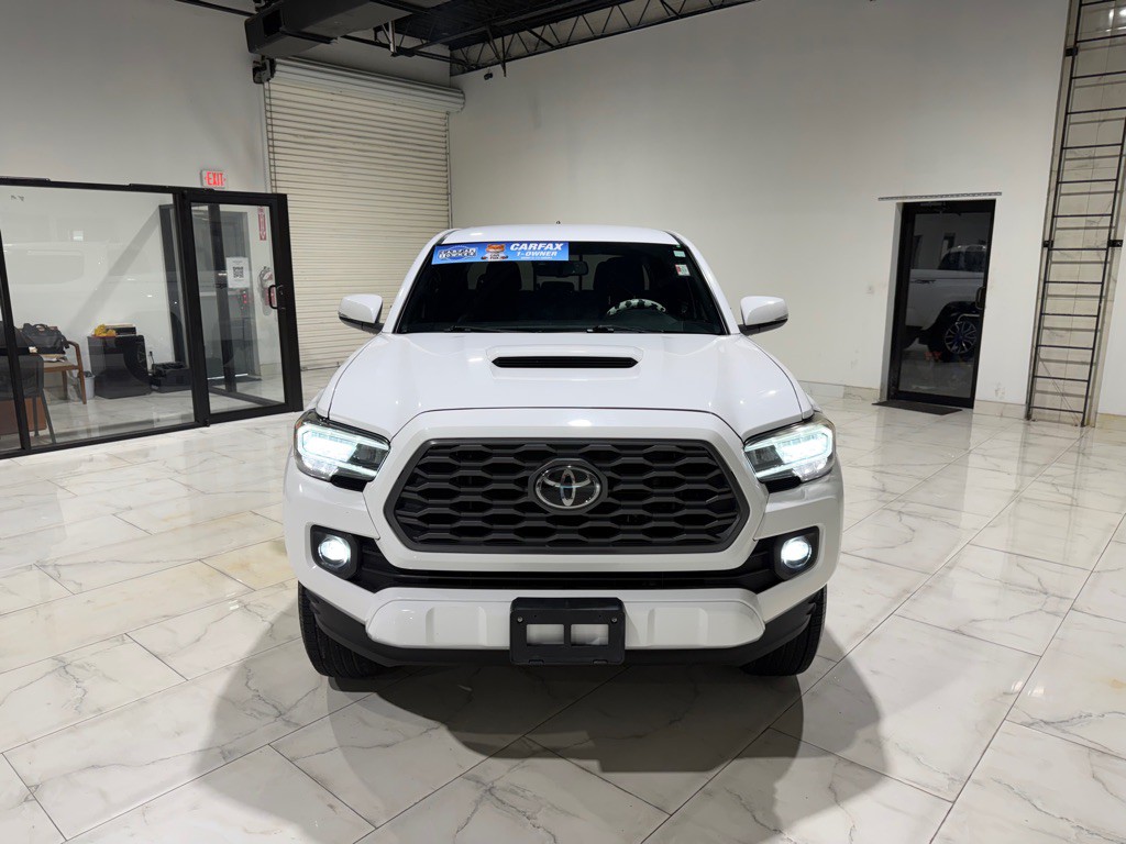 2020 Toyota Tacoma Image 2