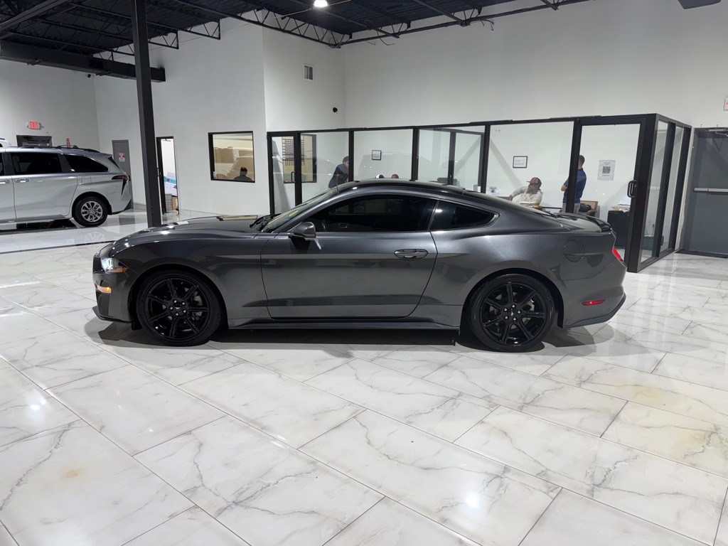 2018 Ford Mustang Image 8