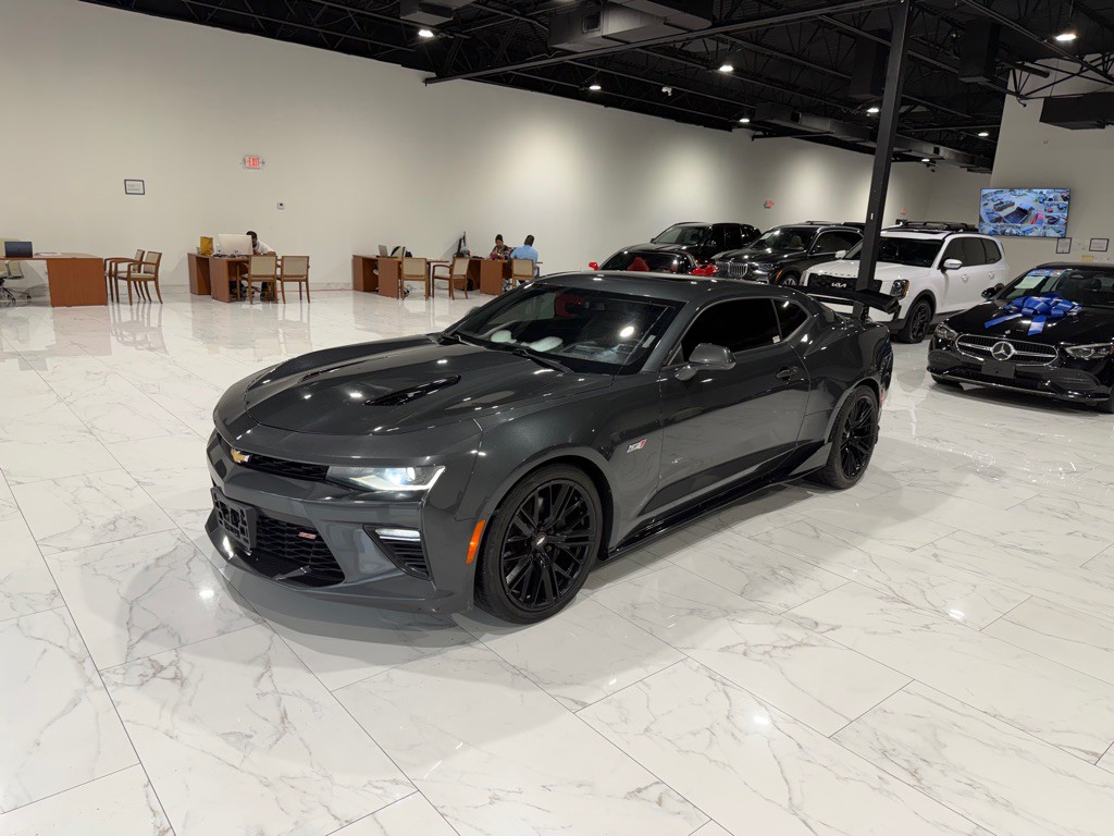 2018 Chevrolet Camaro Image 1