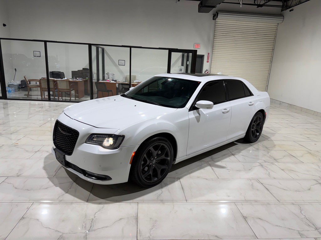 2021 Chrysler 300 Image 1