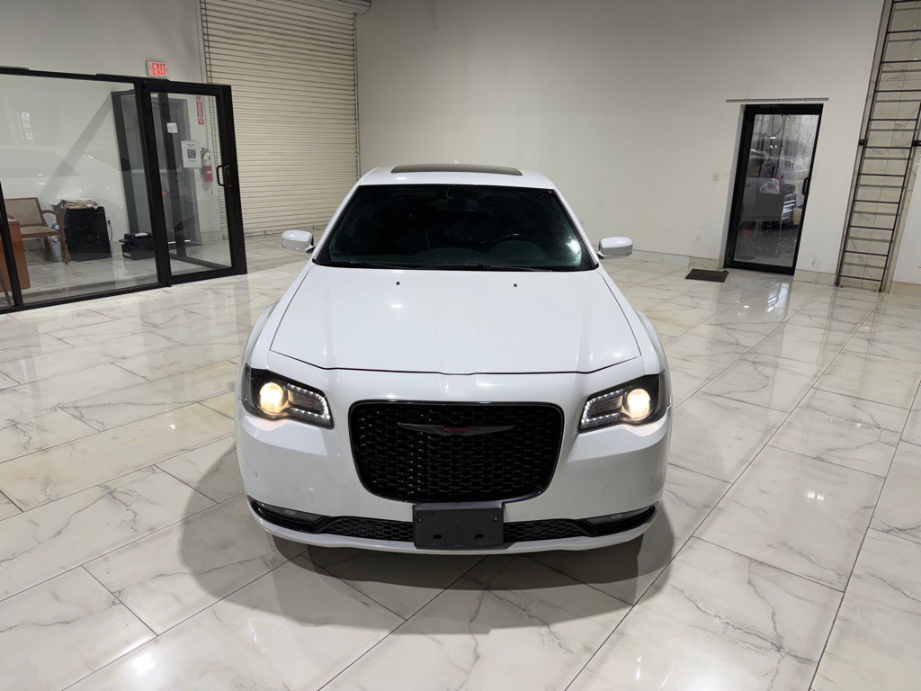 2021 Chrysler 300 Image 2