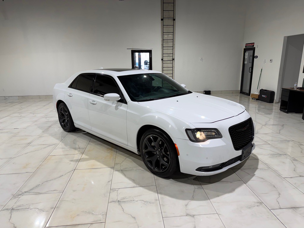 2021 Chrysler 300 Image 3