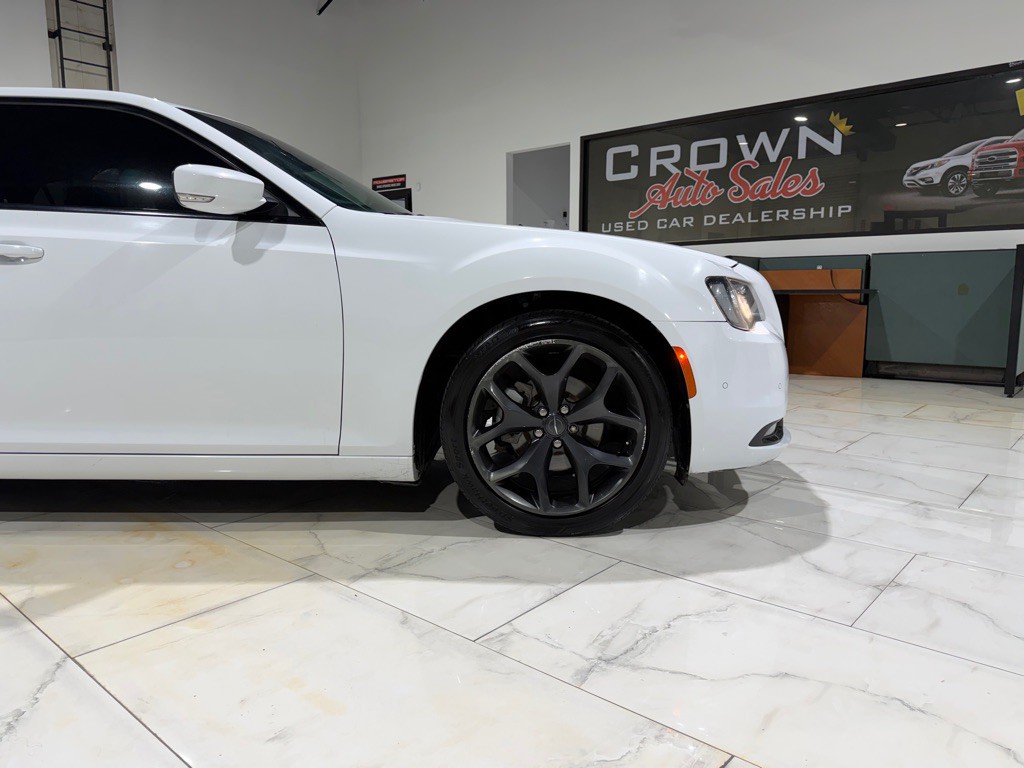 2021 Chrysler 300 Image 5