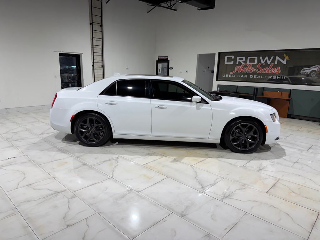 2021 Chrysler 300 Image 6