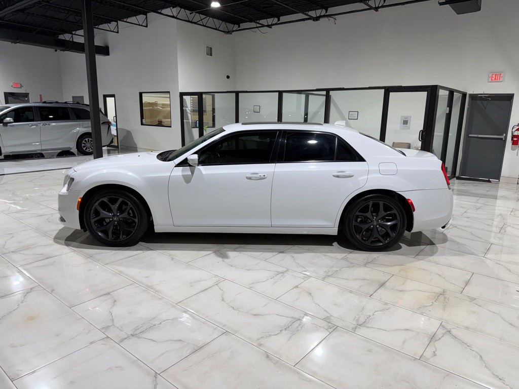 2021 Chrysler 300 Image 7