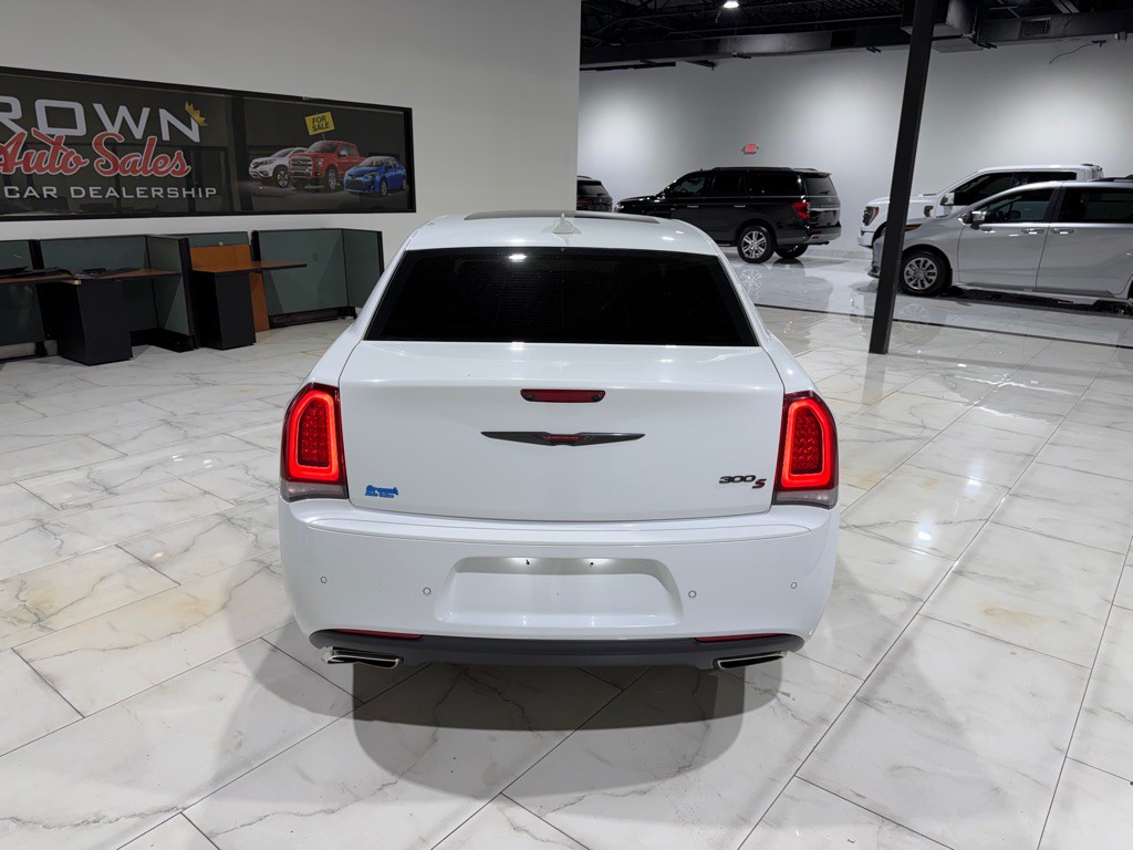 2021 Chrysler 300 Image 9