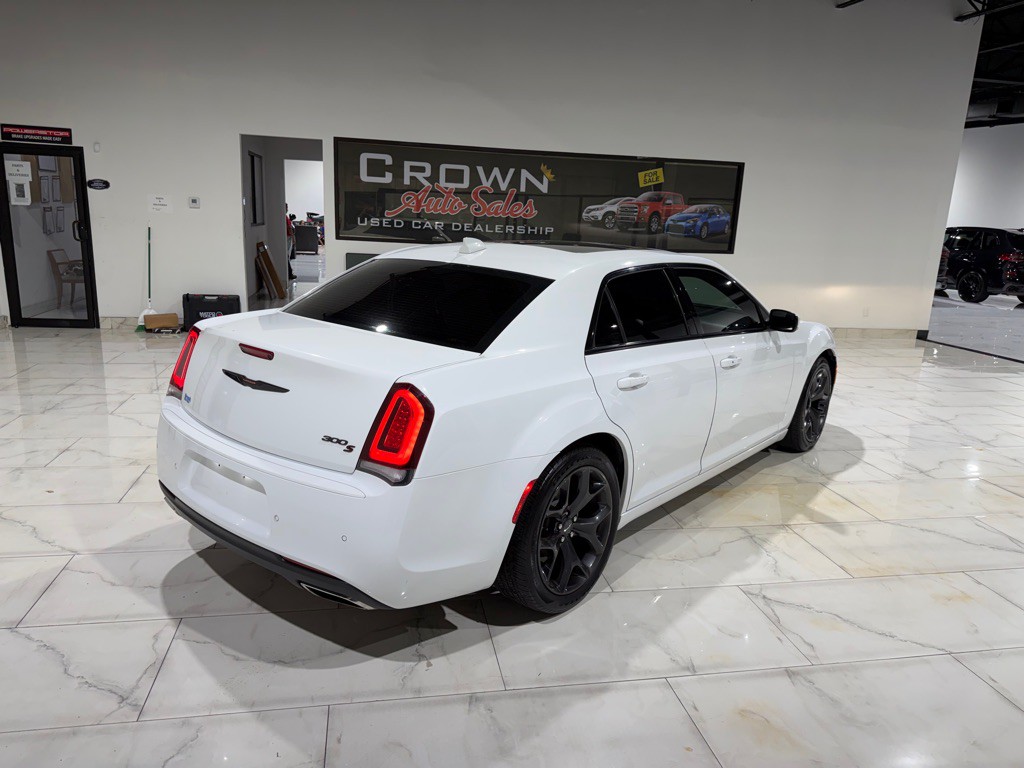 2021 Chrysler 300 Image 10