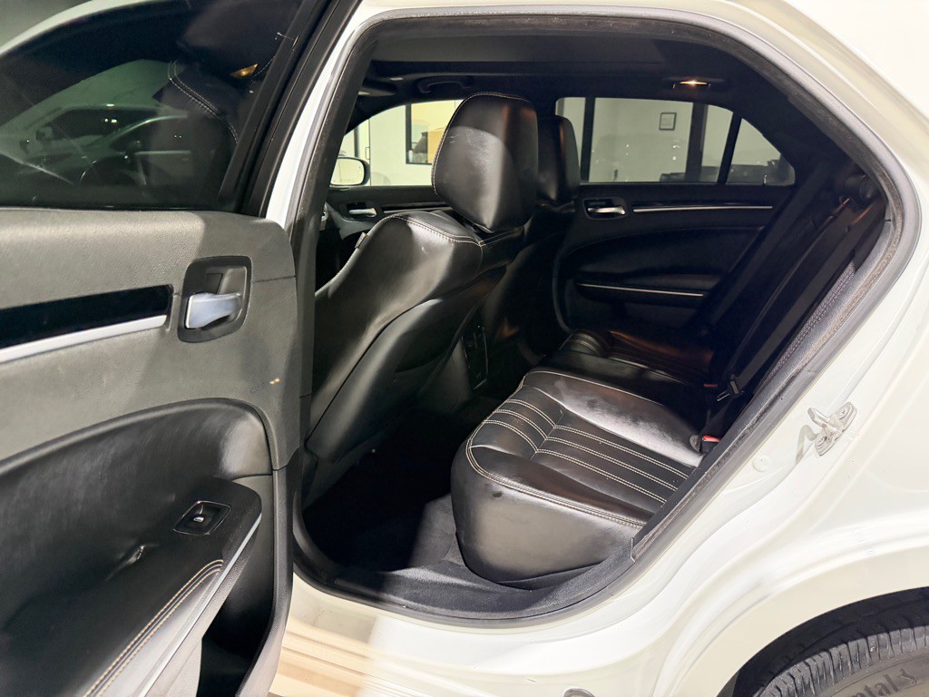 2021 Chrysler 300 Image 11