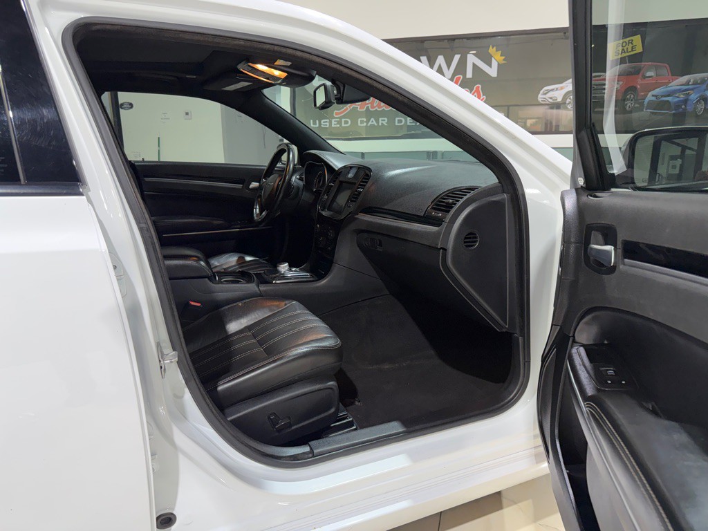 2021 Chrysler 300 Image 13