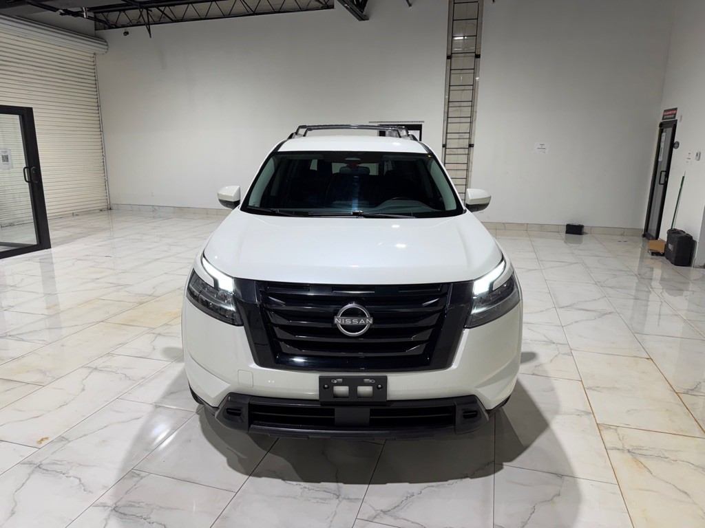 2022 Nissan Pathfinder Image 2