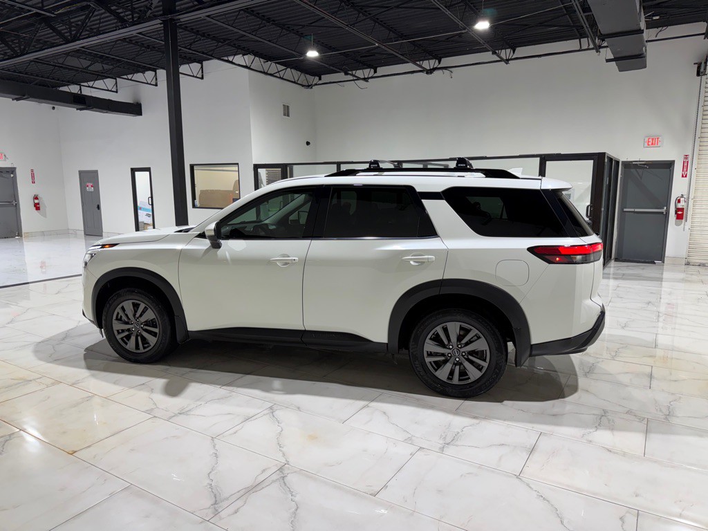 2022 Nissan Pathfinder Image 8