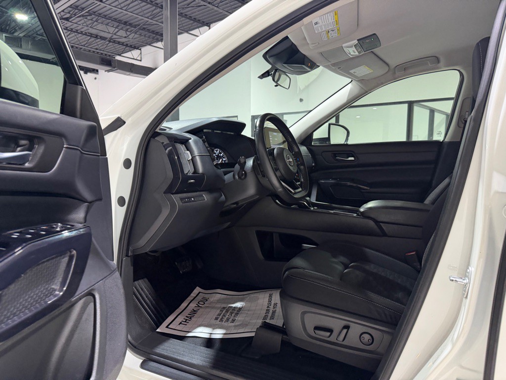 2022 Nissan Pathfinder Image 16