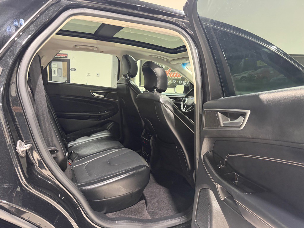 2015 Ford Edge Image 14
