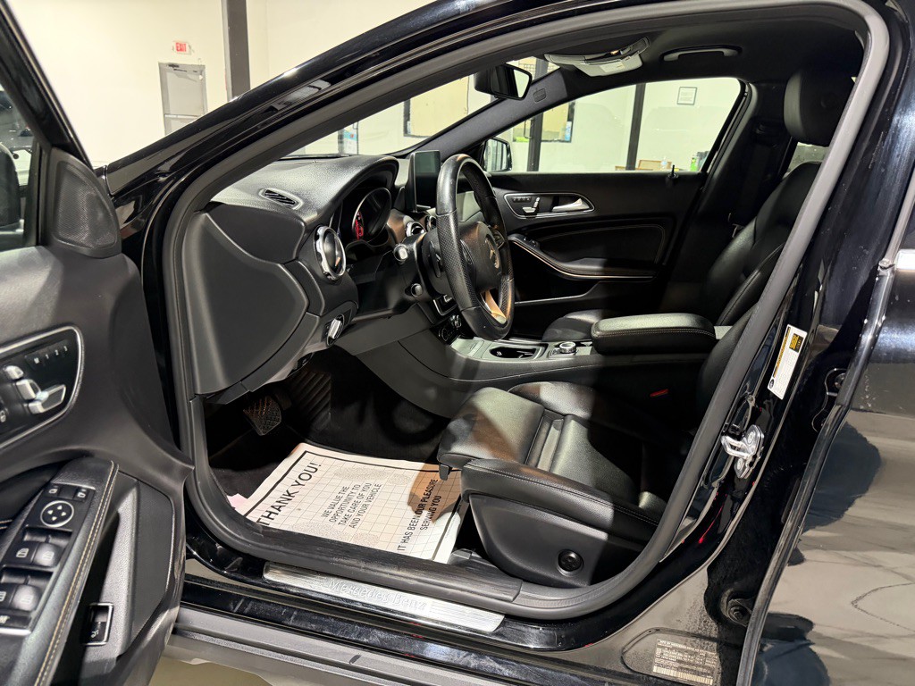 2020 Mercedes-Benz GLA-Class Image 16