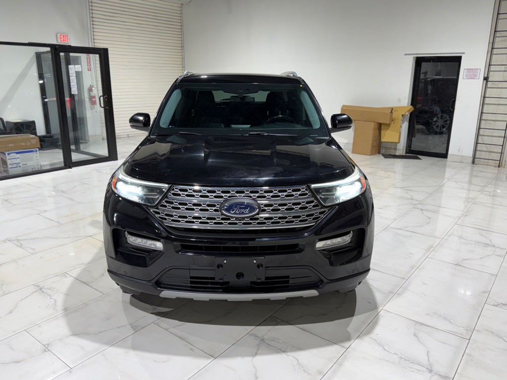 2021 Ford Explorer Image 2