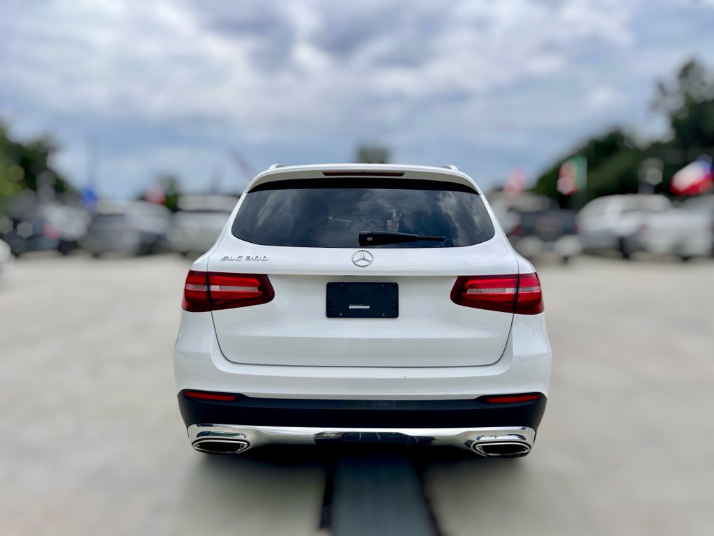 2017 Mercedes-Benz GLC-Class Image 7