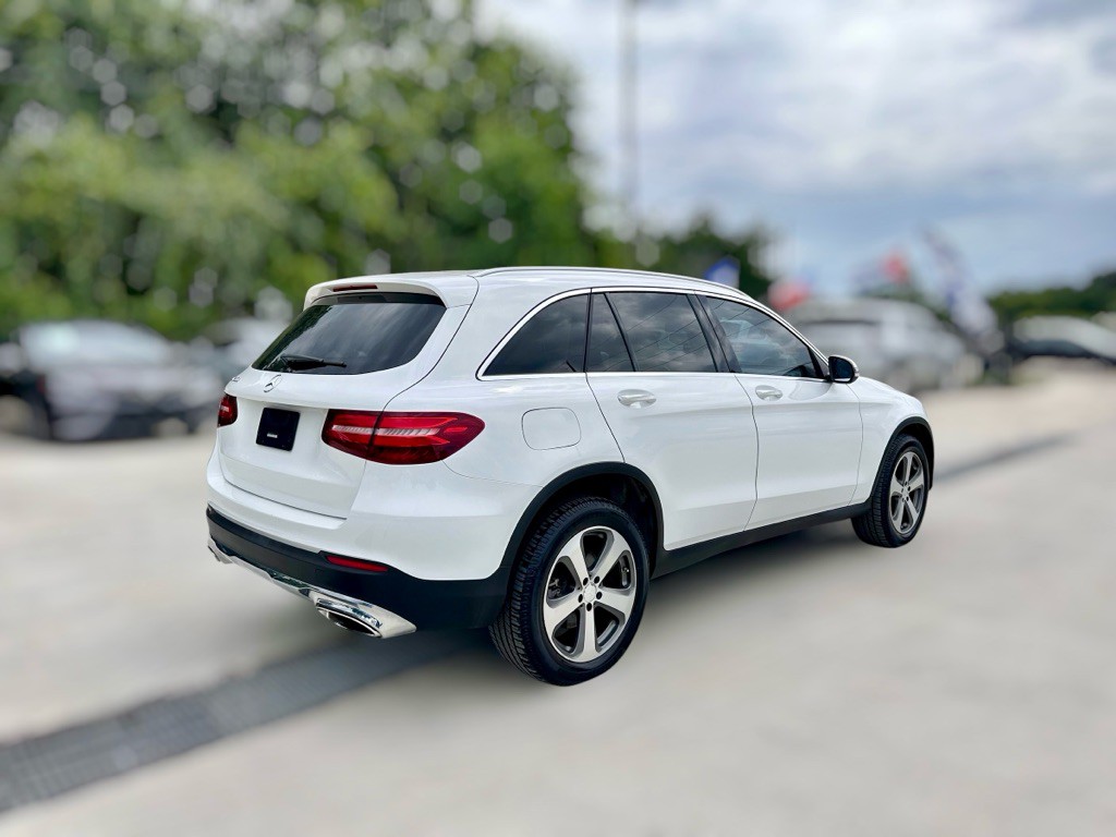 2017 Mercedes-Benz GLC-Class Image 9