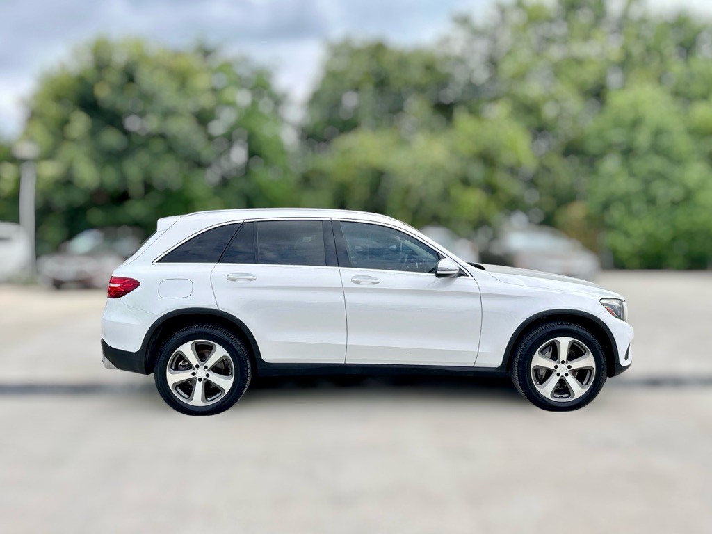 2017 Mercedes-Benz GLC-Class Image 10