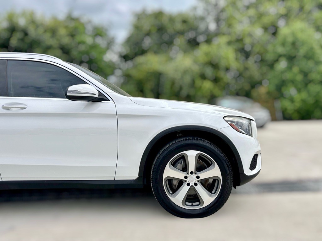 2017 Mercedes-Benz GLC-Class Image 11