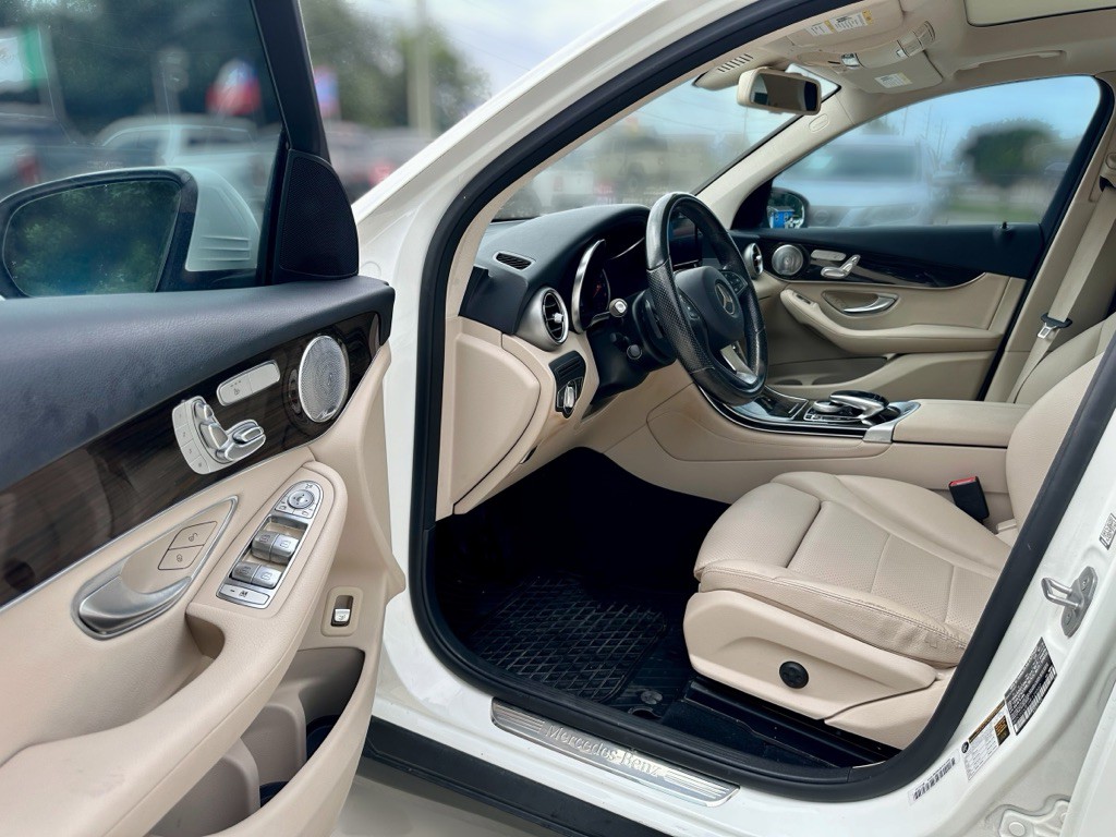 2017 Mercedes-Benz GLC-Class Image 15