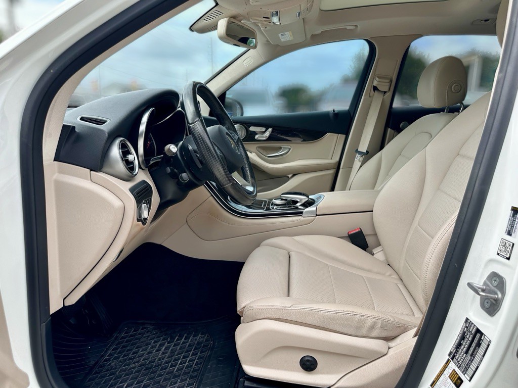 2017 Mercedes-Benz GLC-Class Image 16