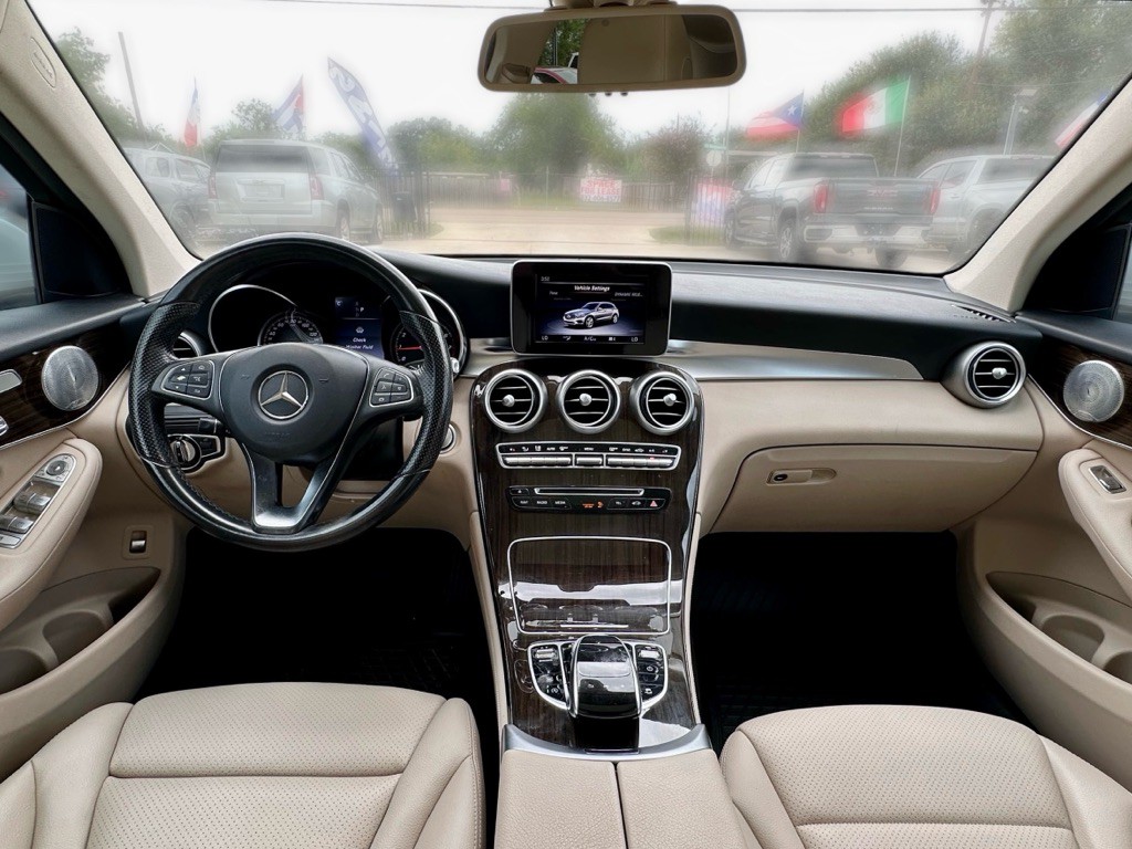 2017 Mercedes-Benz GLC-Class Image 21