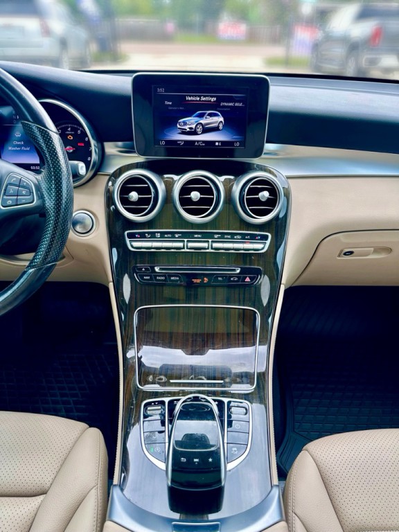 2017 Mercedes-Benz GLC-Class Image 22