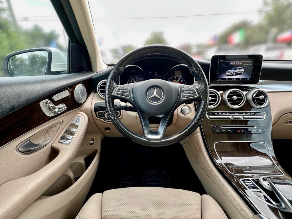 2017 Mercedes-Benz GLC-Class Image 23