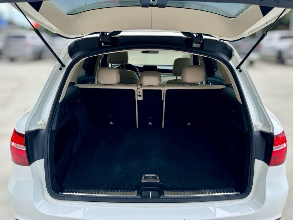 2017 Mercedes-Benz GLC-Class Image 24