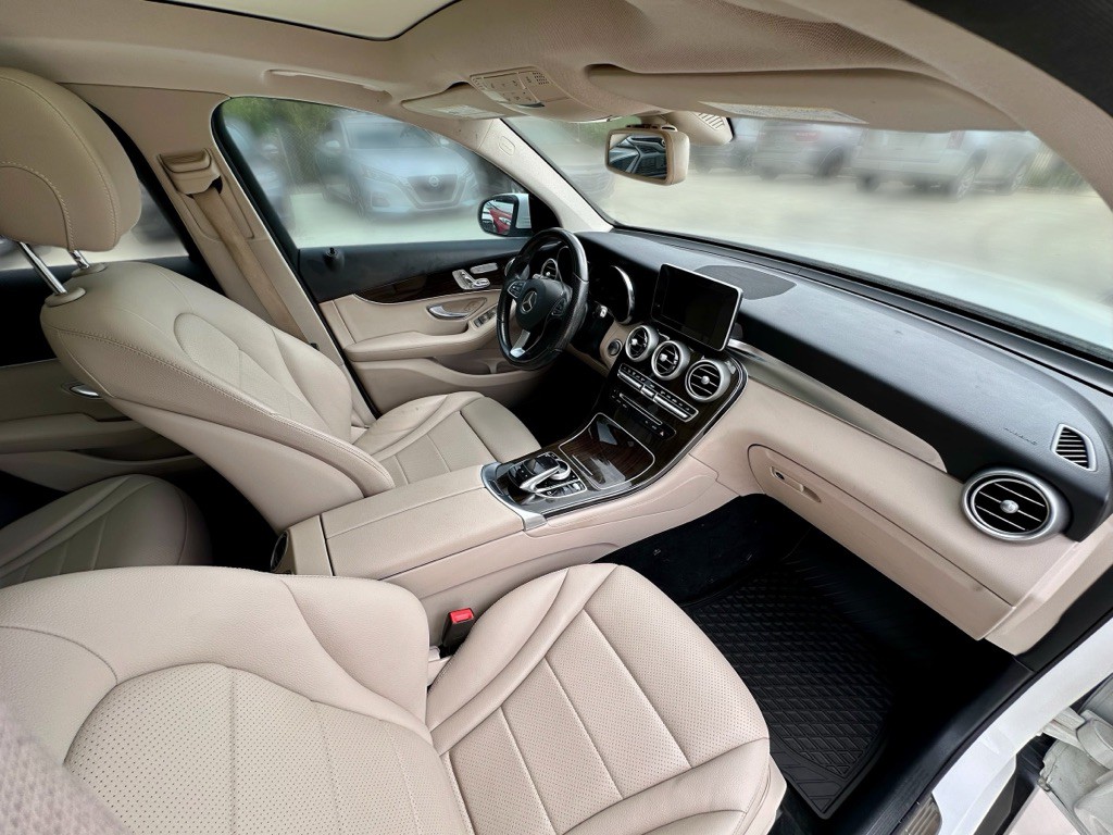 2017 Mercedes-Benz GLC-Class Image 29
