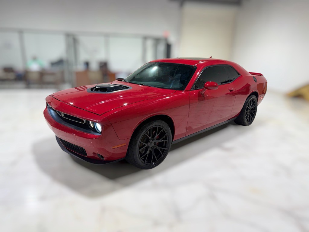 2015 Dodge Challenger Image 1