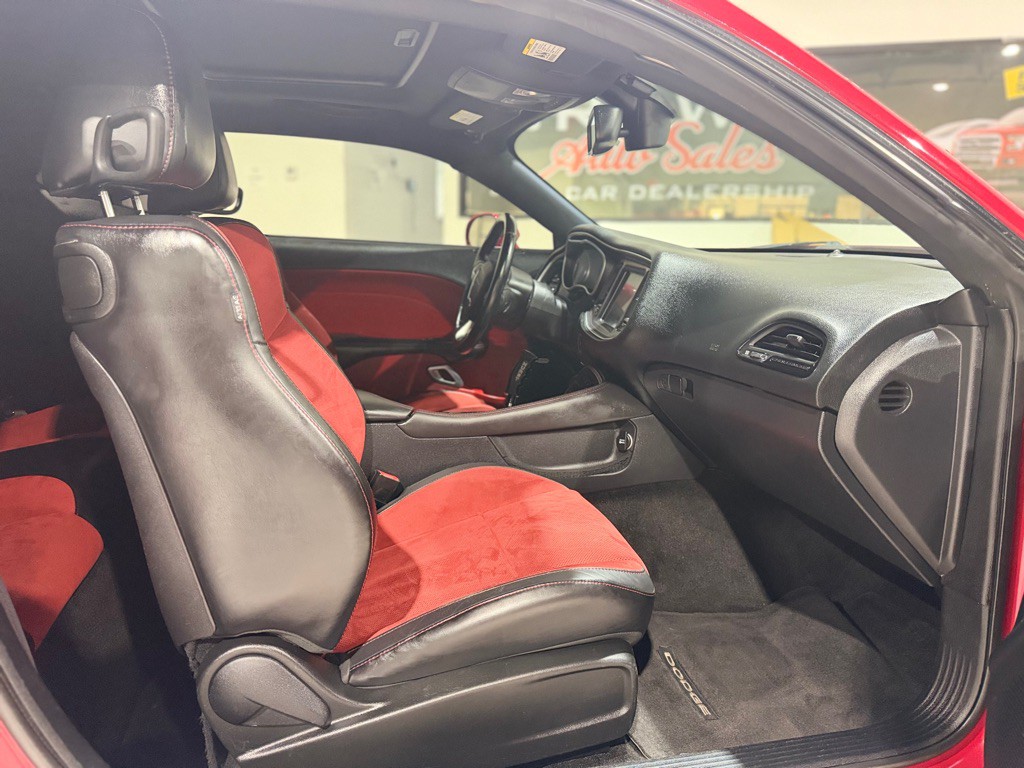 2015 Dodge Challenger Image 11