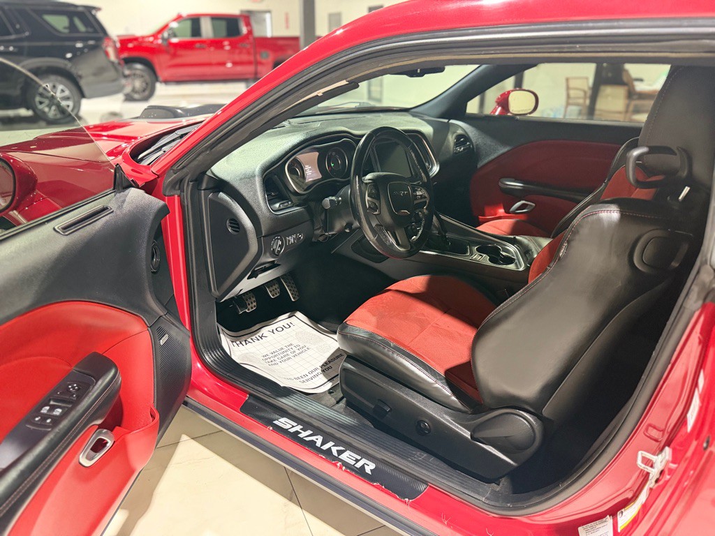 2015 Dodge Challenger Image 12