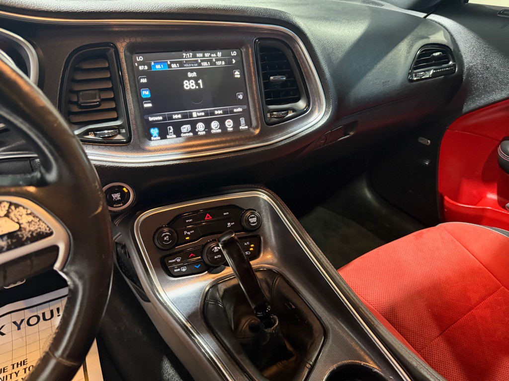 2015 Dodge Challenger Image 17