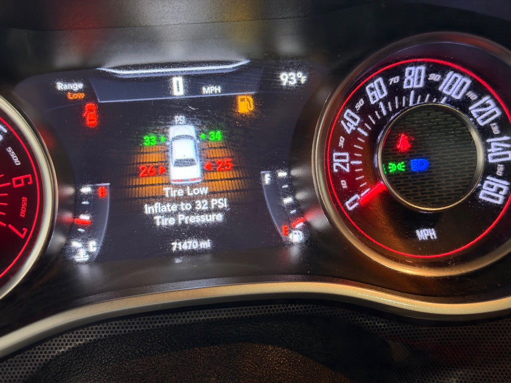 2015 Dodge Challenger Image 19