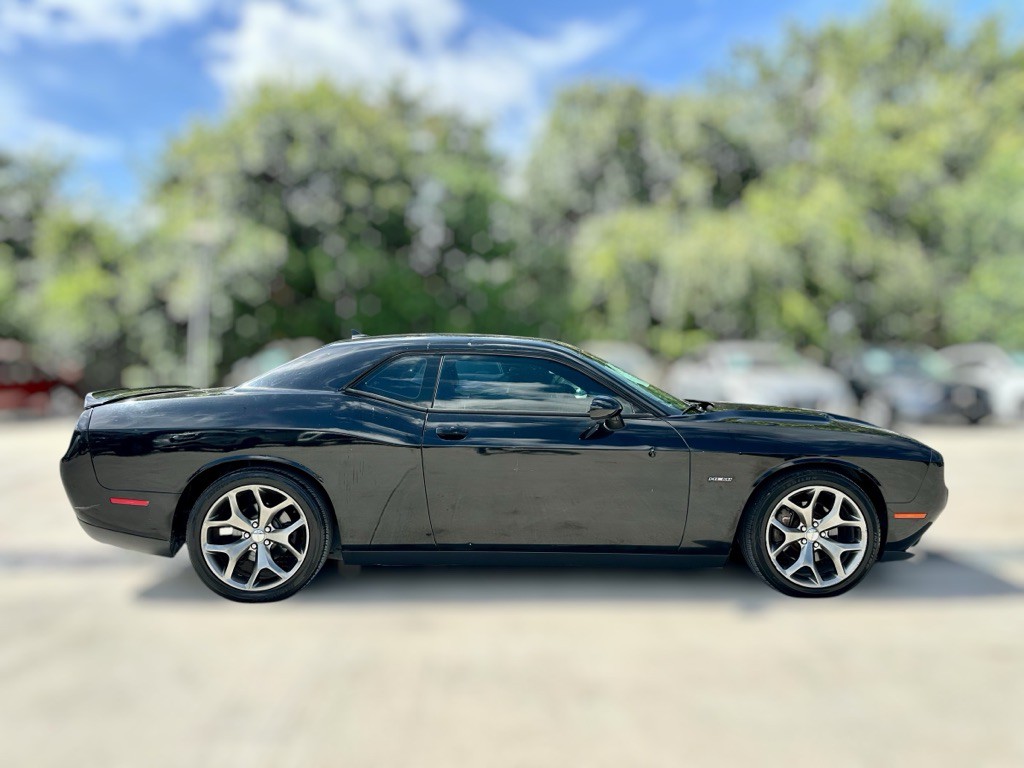 2015 Dodge Challenger Image 9
