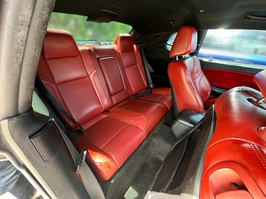 2015 Dodge Challenger Image 21