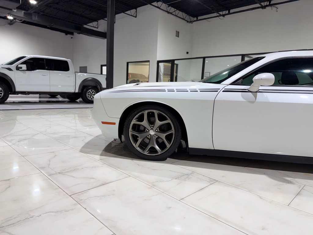 2016 Dodge Challenger Image 5