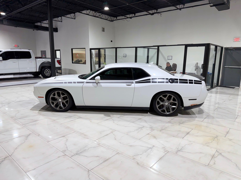 2016 Dodge Challenger Image 7