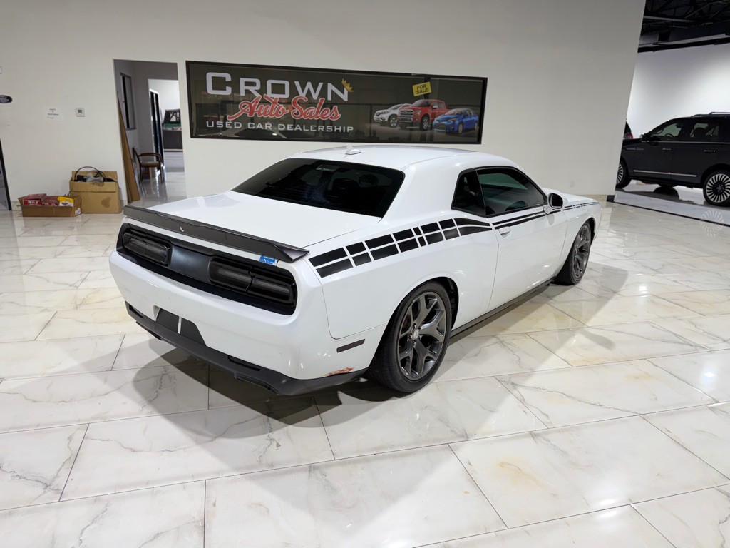 2016 Dodge Challenger Image 8