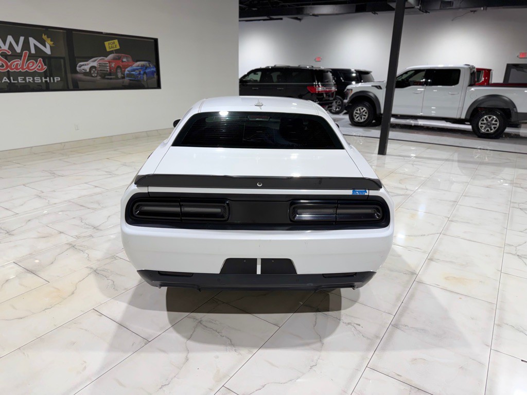 2016 Dodge Challenger Image 9