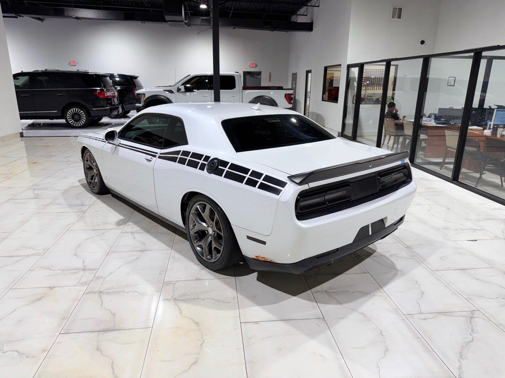 2016 Dodge Challenger Image 10