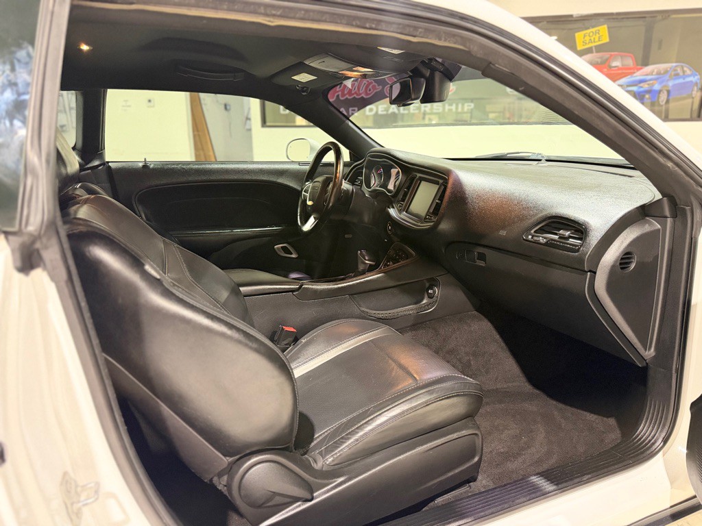 2016 Dodge Challenger Image 11