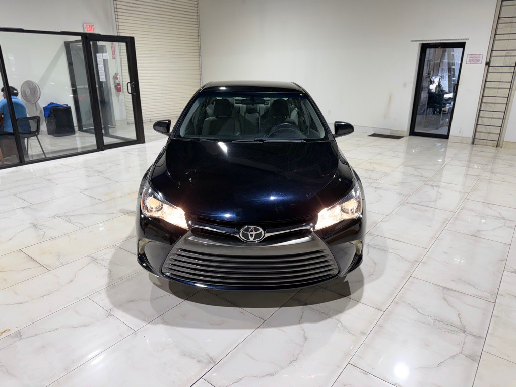 2017 Toyota Camry Image 2