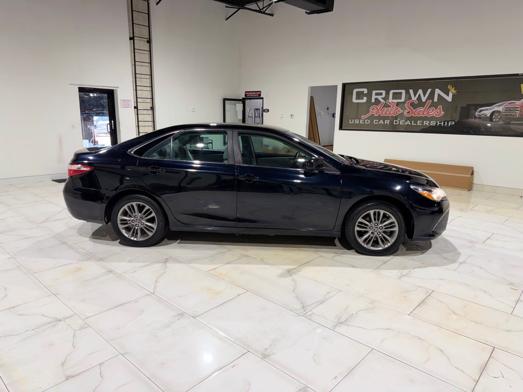 2017 Toyota Camry Image 6