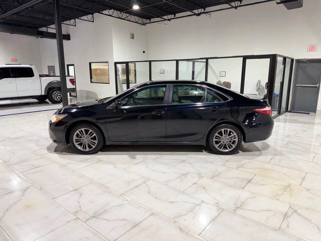 2017 Toyota Camry Image 7