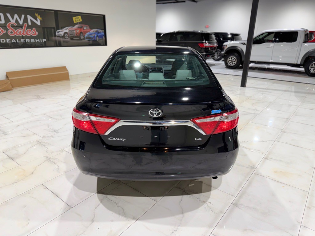 2017 Toyota Camry Image 9