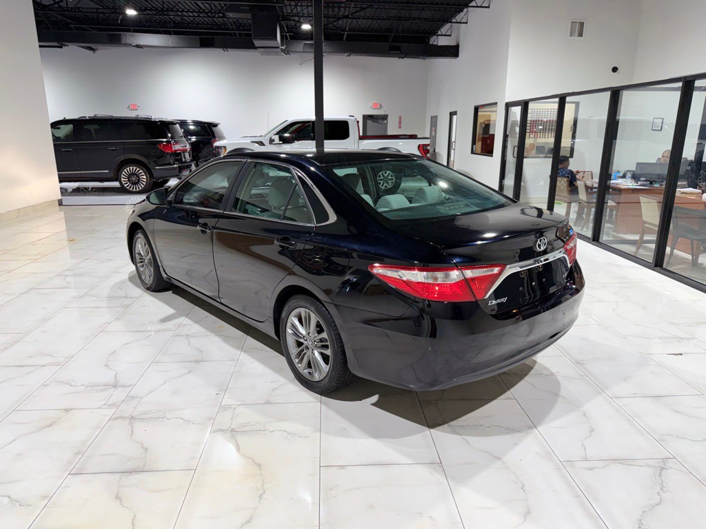 2017 Toyota Camry Image 10