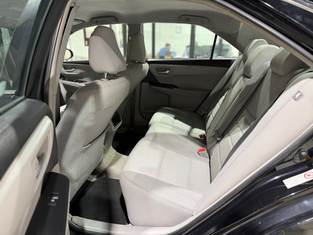 2017 Toyota Camry Image 12